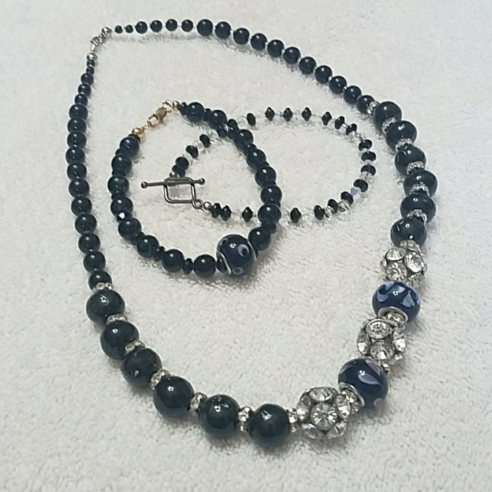 Beautiful necklace and 2 bracelets